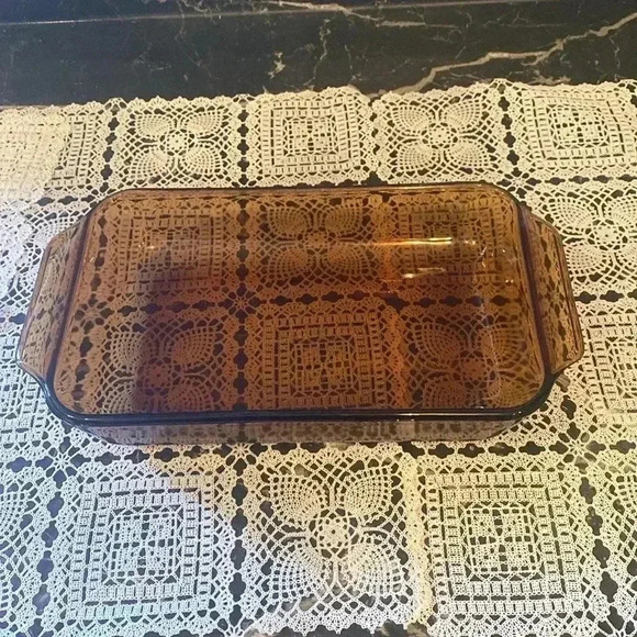 1980s Vintage Set of 2 Anchor
Hocking Amber Casserole Dishes in Baskets - Picture 11 of 16